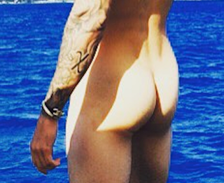 Illustration for article titled Look Over Yonder. It's Justin Bieber's Ass